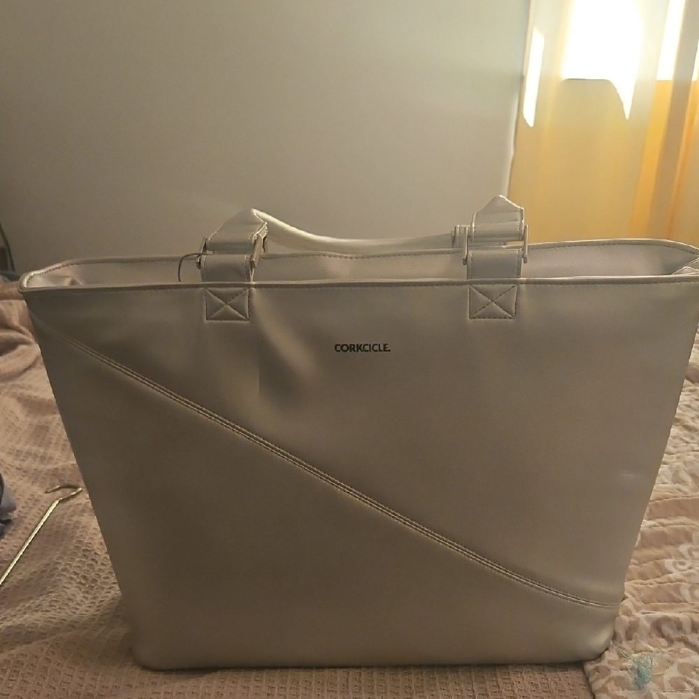 Corkcicle Elegant Silver Bag